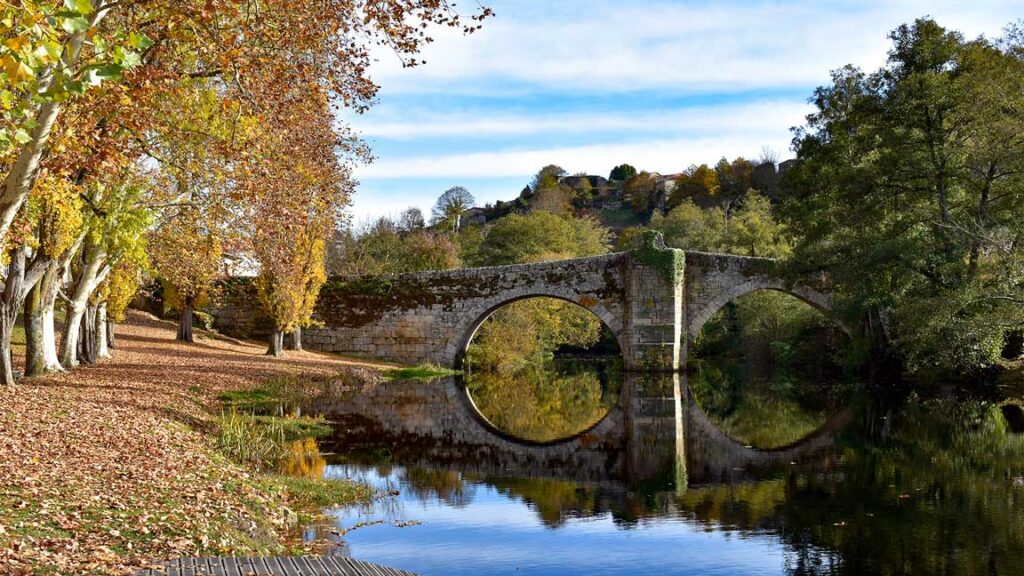 Romanesque bridge of Vilanova - Paseo del Arnado in the Town of Allariz