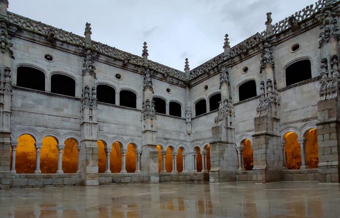 Monasterio Santo Estevo - Claustro de los Obispos