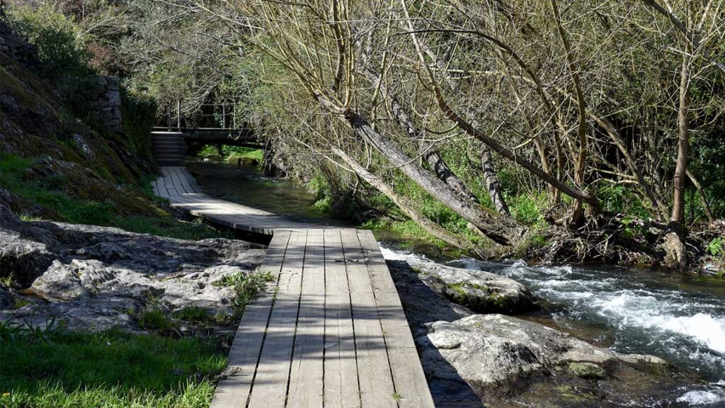 Paseo do río Sarela